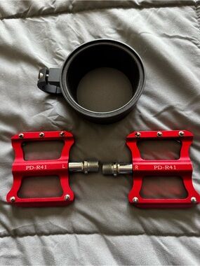 Red PD-R41 Flat Bicycle Pedals and bottle holder bundle